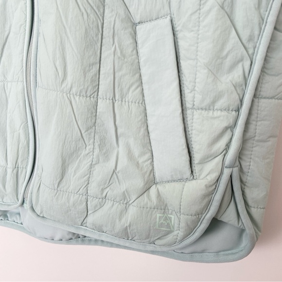 OUTDOOR SUPPLY COMPANY MINT/AQUA PUFFER VEST WITH STAND COLLAR/FRONT ZIPPER, S - Picture 6 of 9
